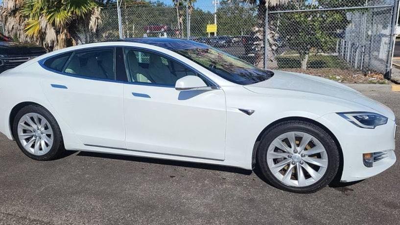 TESLA MODEL S 2018 5YJSA1E22JF276057 image